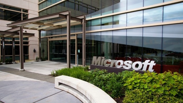Microsoft снова повысит цены на свою продукцию в России