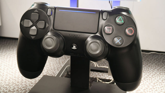 В Sony создали гигантский DualShock 4