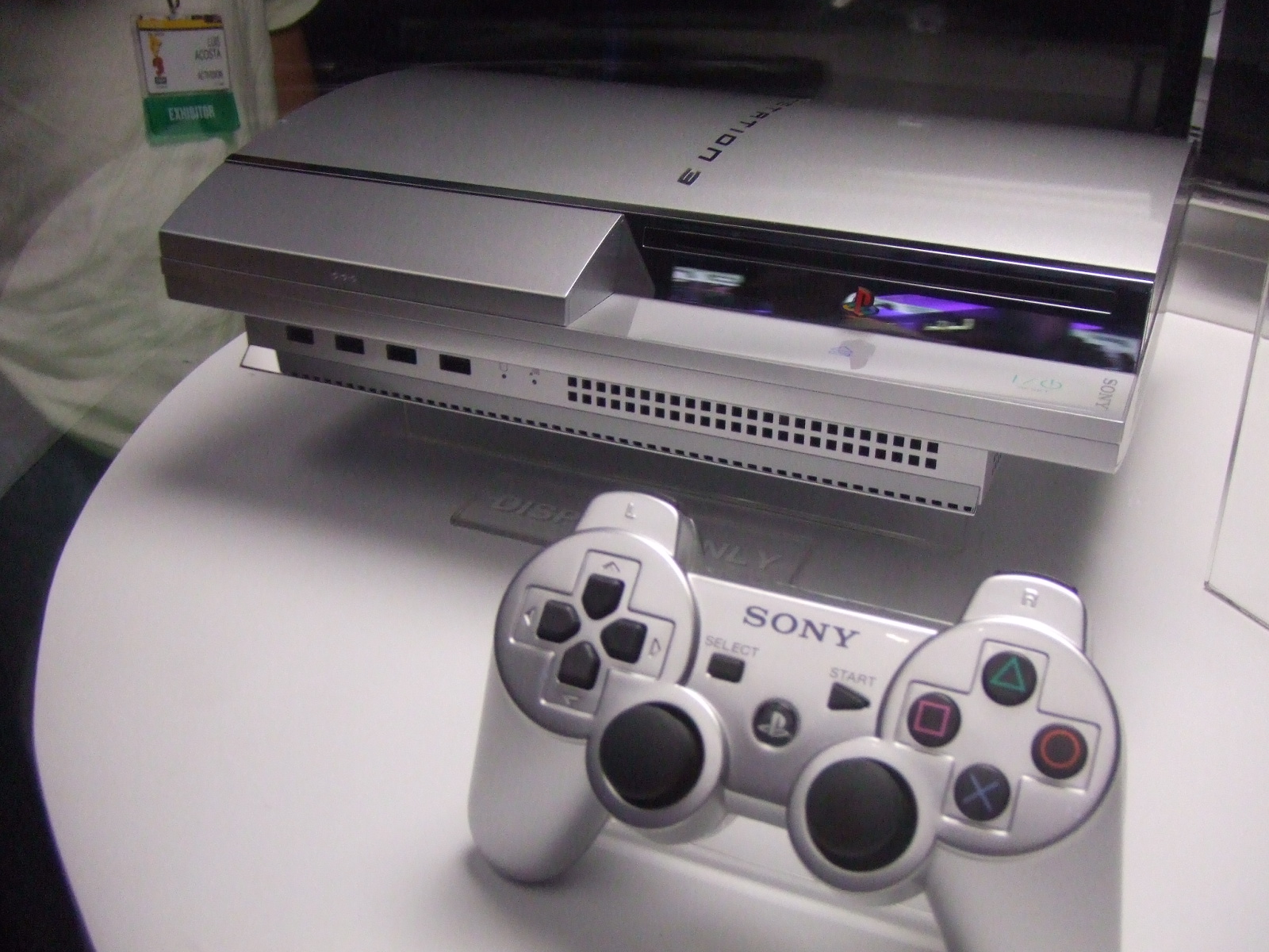 Ps3 прошита ли. PLAYSTATION 3 2006. Sony PLAYSTATION 3 fat 2006. Ps3 Silver. PLAYSTATION 3 e3 2005.
