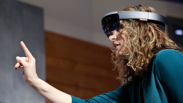 Microsoft думает над игровой составляющей HoloLens