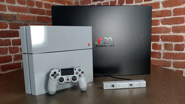 На eBay выставлен набор из 15 консолей PlayStation 4 20th Anniversary Edition 
