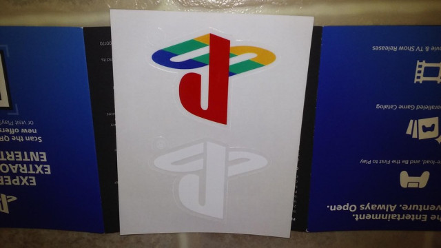 В комплекте с новой ревизией PS4 Pro будут идти брендовые наклейки